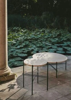 Gubi TS Outdoor Salontafel Ø80x35 Cm, Zwart/Wit Travertijn -Tuin Verkoop gubi ts outdoor salontafel 80x35 cm zwart wit travertijn 3